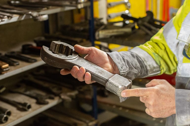 Étude de poste dans l’usine Etex du Pin 4 Un salarié décrivant ses tâches