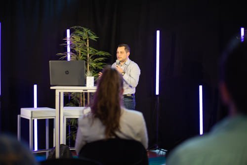 Exosquelettes et maintien dans l'emploi à la JPEI 2022 2 lilian devidet lors d'une conférence sur les exosquelettes en seine et marne